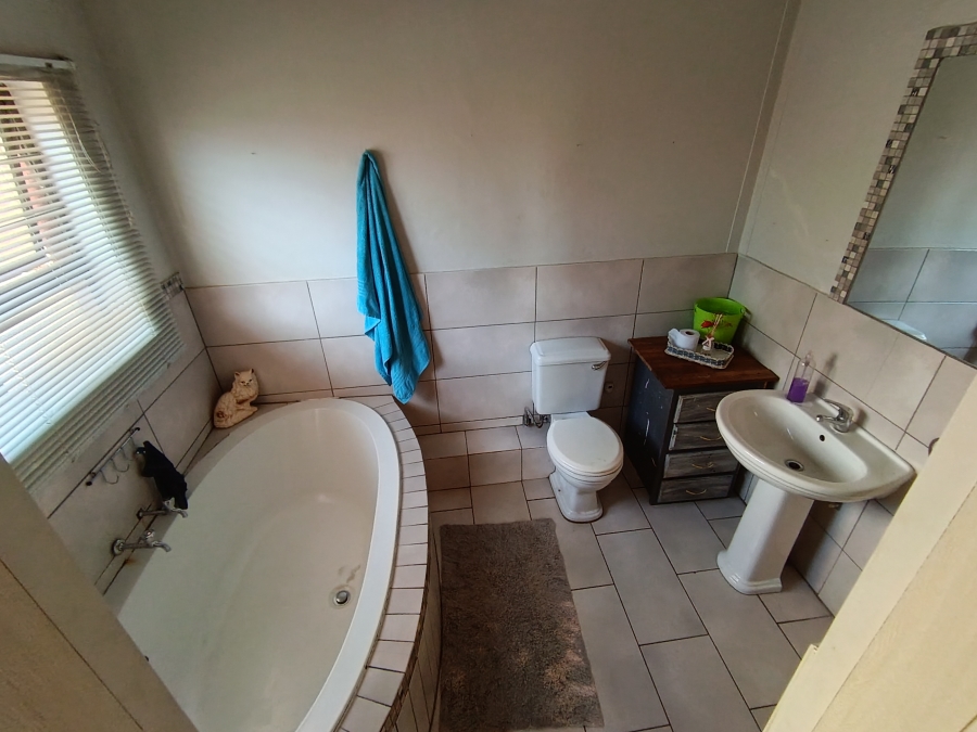 2 Bedroom Property for Sale in Waterval East North West